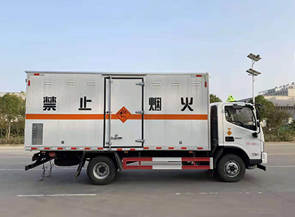 榆树爆破器材运输车