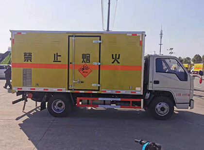 榆树爆破器材运输车