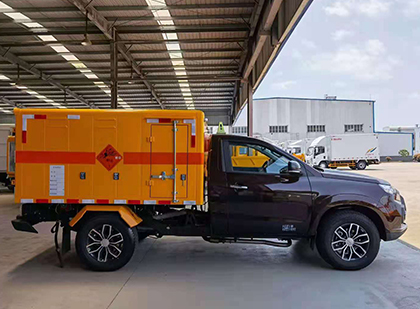 榆树爆破器材运输车
